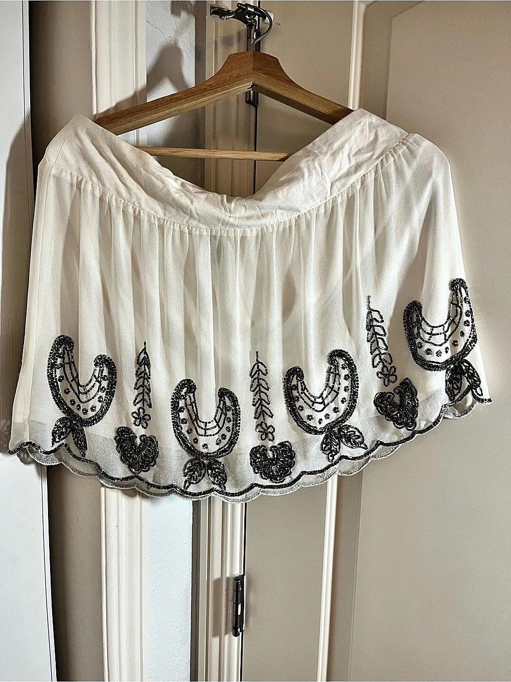 Forever 21 Embroidered Mini Skirt in White & Black Size Medium